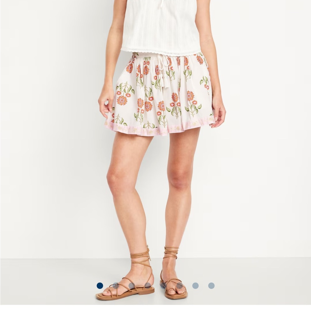 Old Navy floral flounce shorts NWT